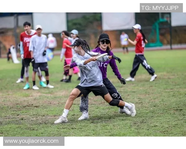 南京飞盘队战术配合深度解析与其他队伍的对比研究 南京飞盘队战术配合深度解析与其他队伍的对比研究